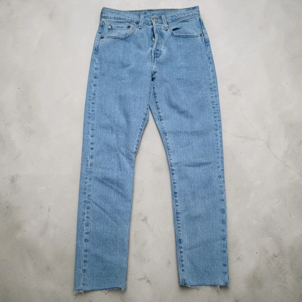 Levi's Women's 501 Crop Distressed Jeans 26‎ x 28 *Fits 28 x 26 Blue Denim Pants